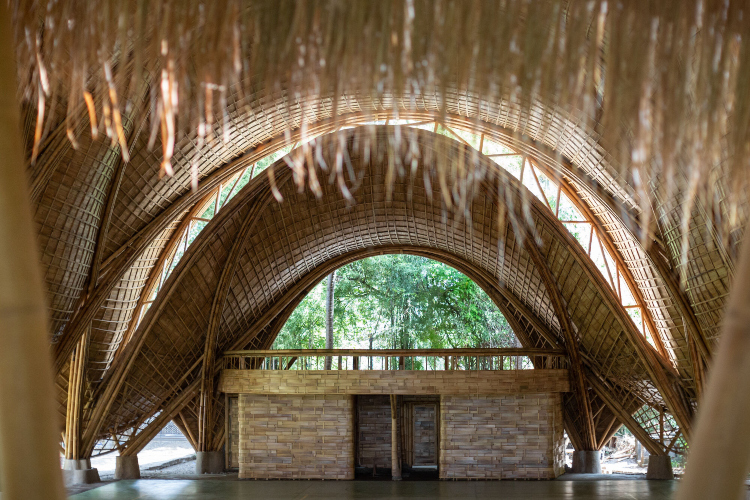 Školski kamp na ostrvu Bali izgrađen je u potpunosti od bambusa